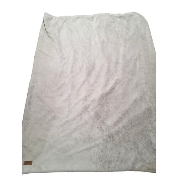 Unhide Faux Fur Throw Blanket Soft & Cozy 45" x 60" in light blue - Picture 1 of 11